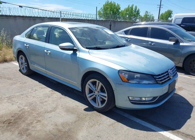 2012 VOLKSWAGEN Passat