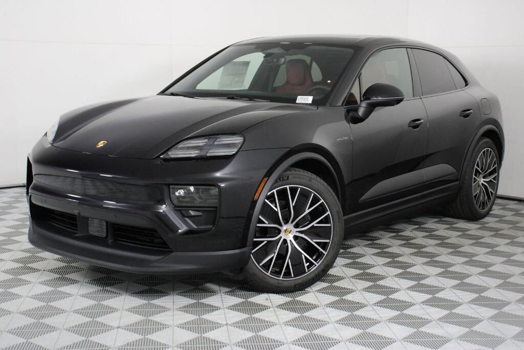 2026 PORSCHE Macan