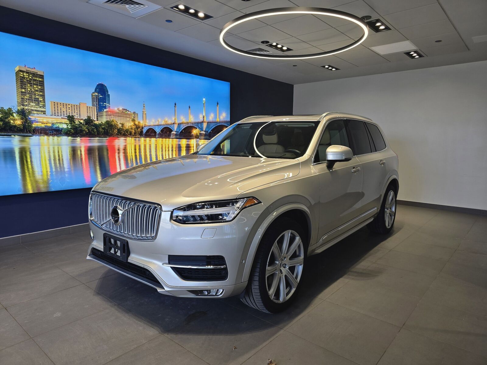 2016 VOLVO XC90