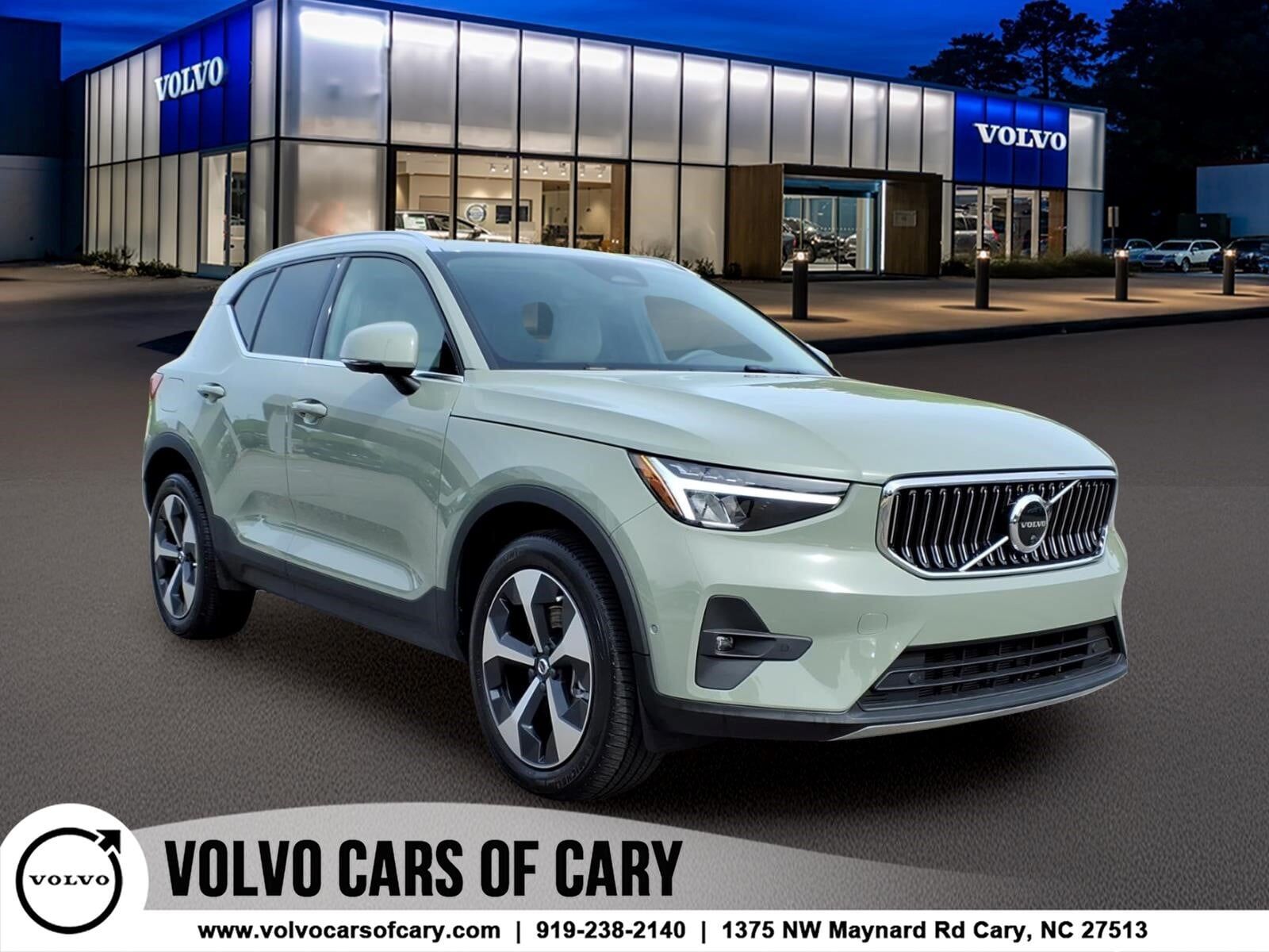 2023 VOLVO XC40