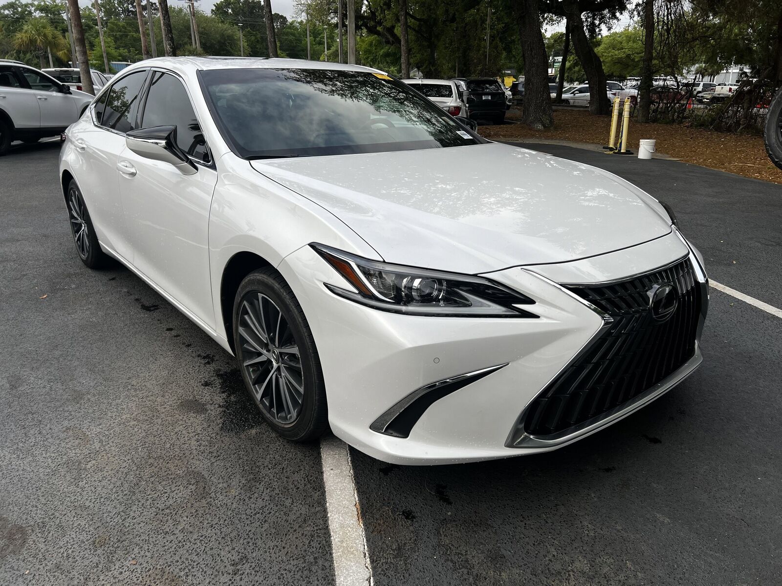 2024 LEXUS ES