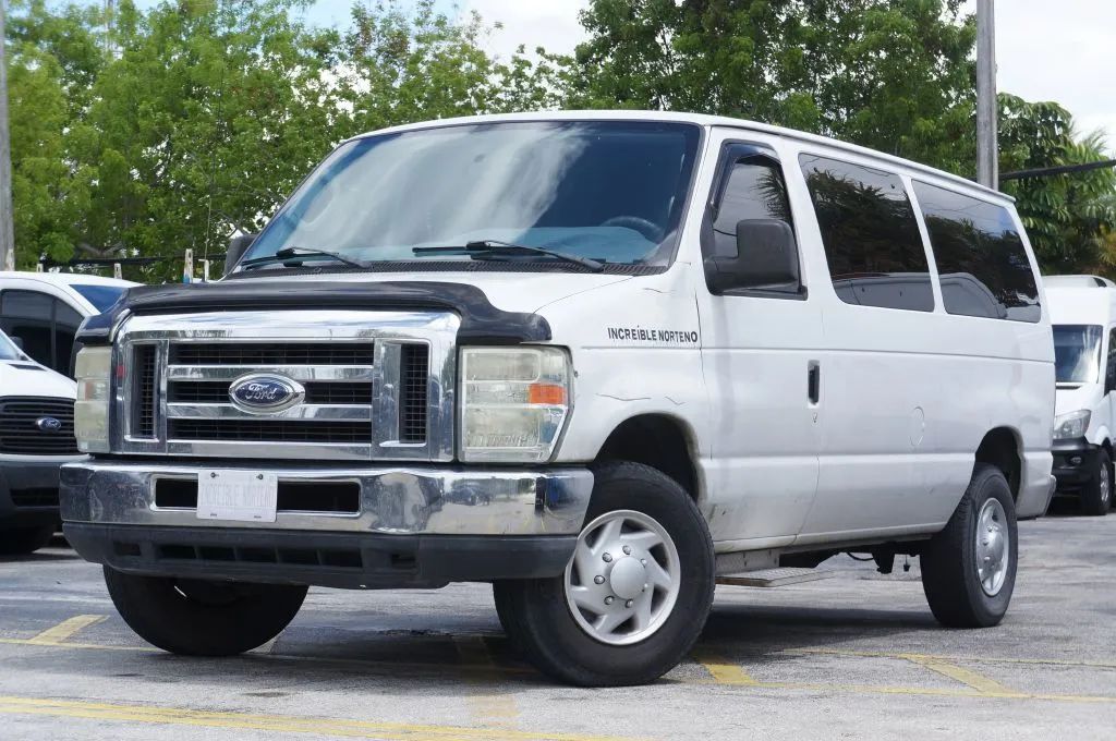 2013 FORD E-350