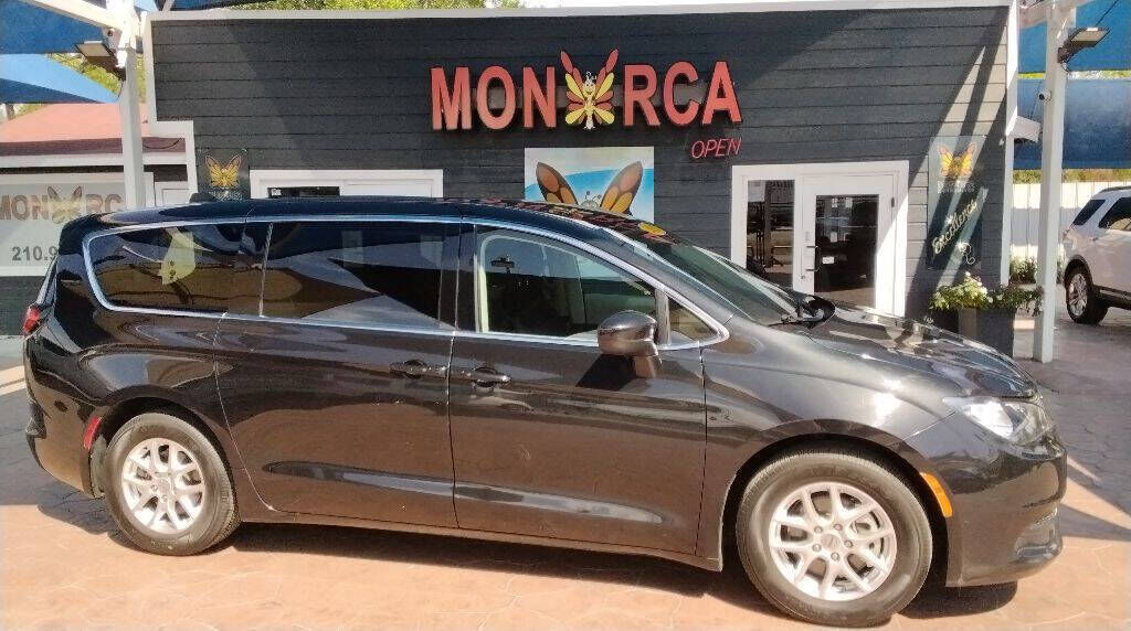 2022 CHRYSLER Voyager