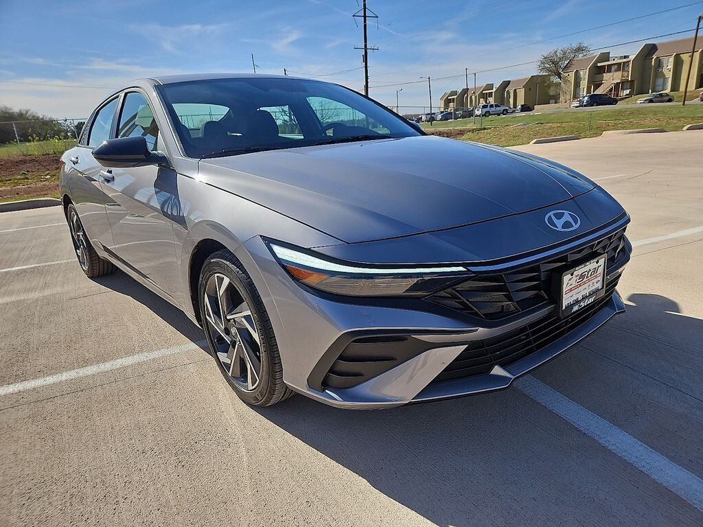2025 HYUNDAI Elantra