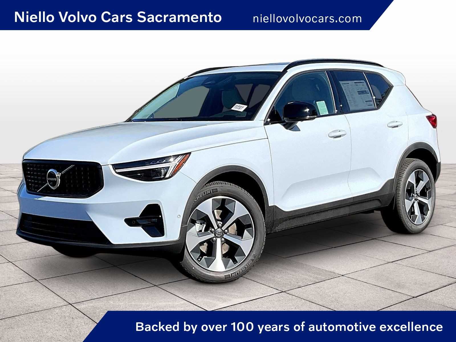 2026 VOLVO XC40