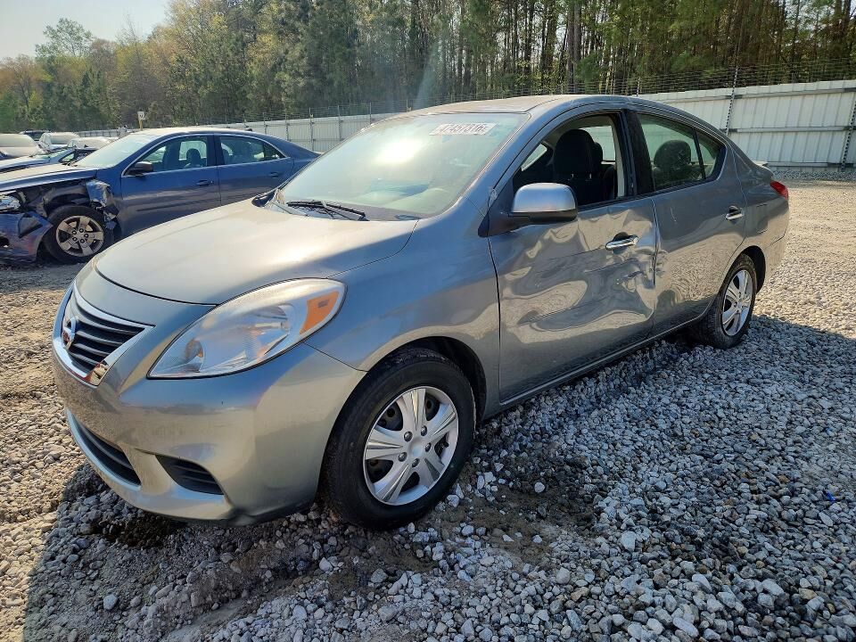 2014 NISSAN Versa
