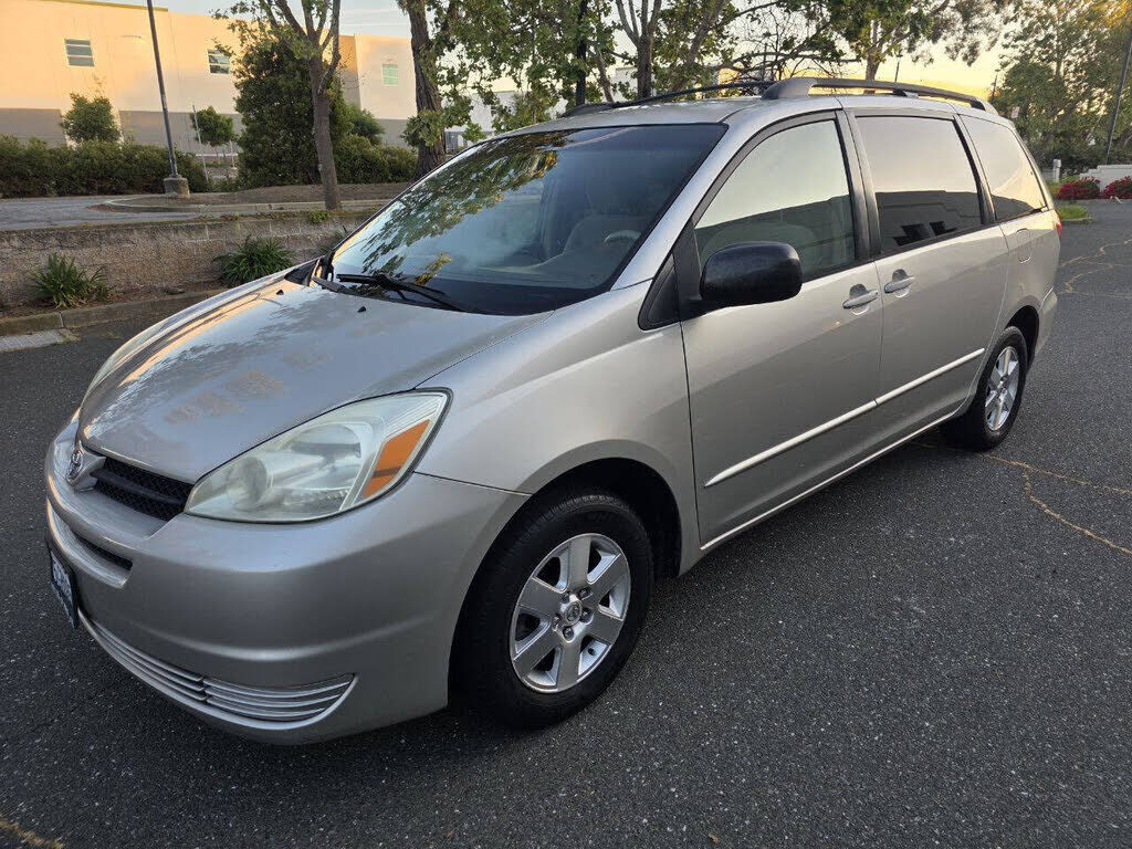 2004 TOYOTA Sienna