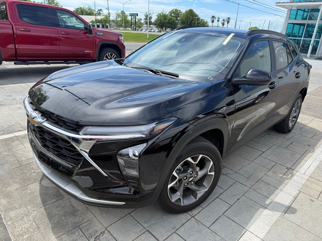 2025 CHEVROLET Trax