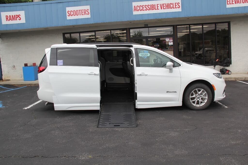 2022 CHRYSLER Pacifica