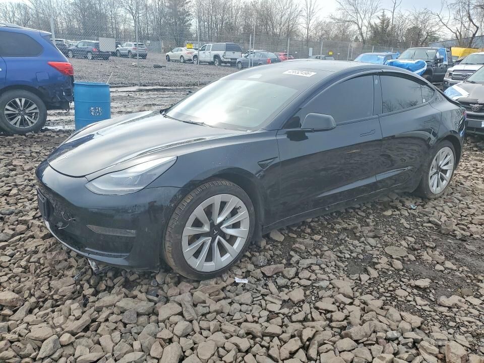 2022 TESLA Model 3