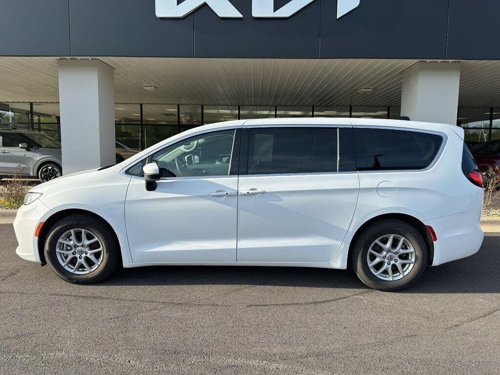2023 CHRYSLER Pacifica