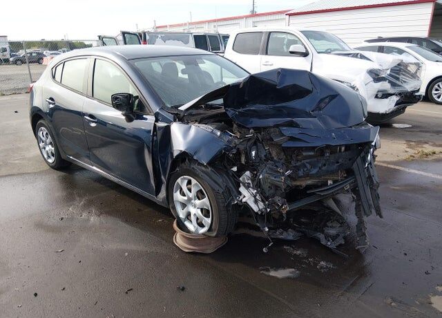 2015 MAZDA Mazda3