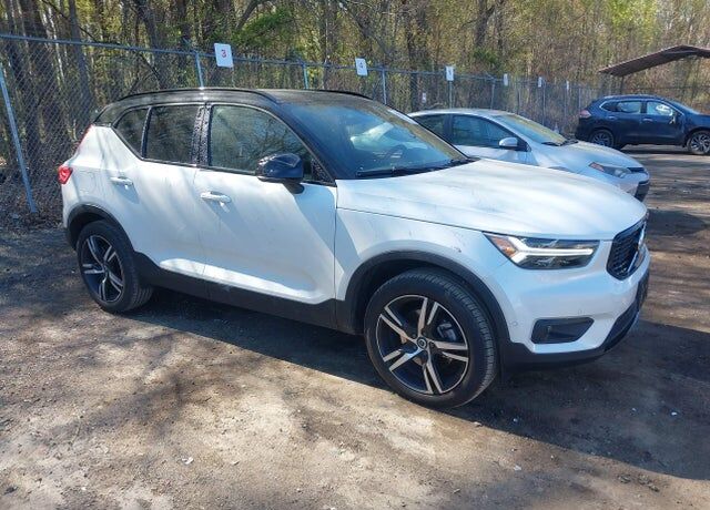 2019 VOLVO XC40