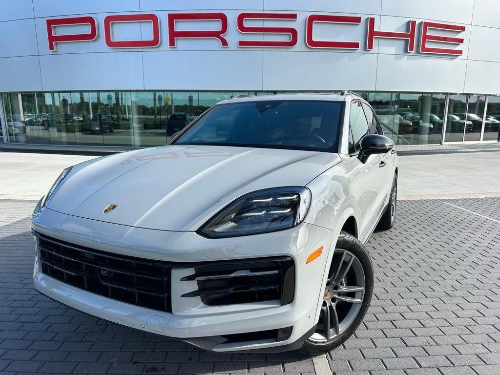 2024 PORSCHE Cayenne