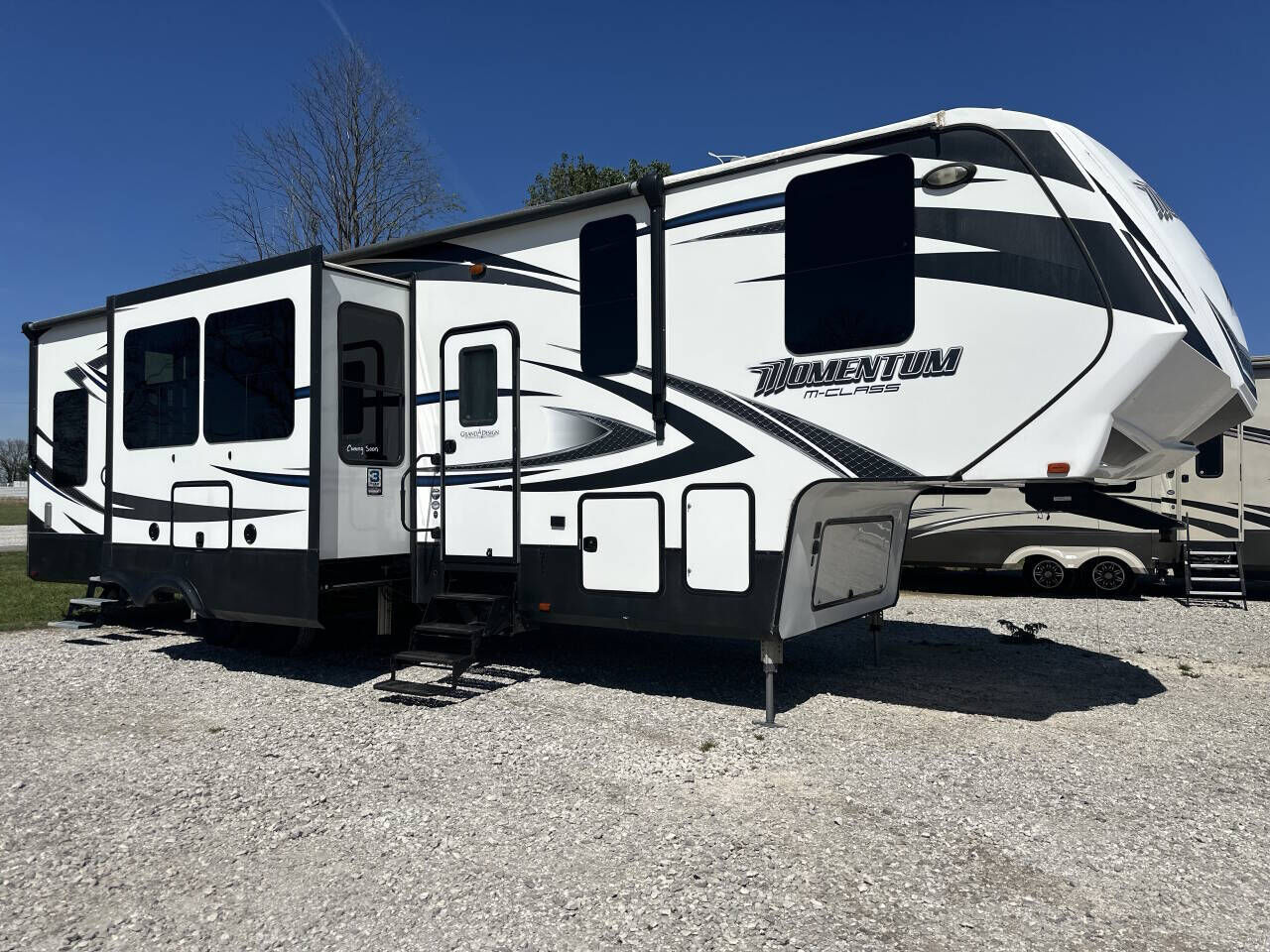 2016 GRAND DESIGN RECREATIONAL Momentum