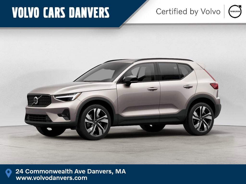 2023 VOLVO XC40