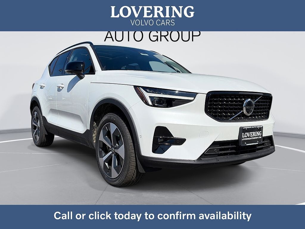 2026 VOLVO XC40