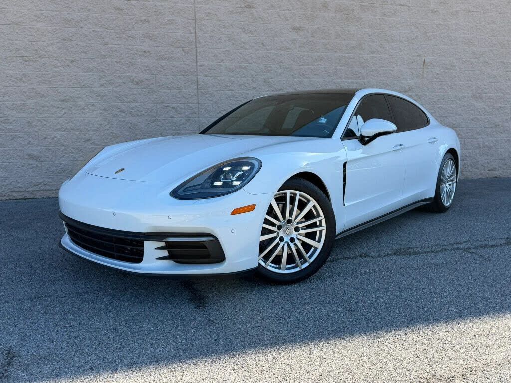 2018 PORSCHE Panamera