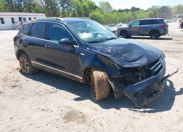 2014 VOLKSWAGEN Touareg