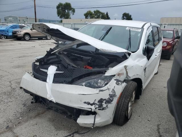 2024 CHRYSLER Voyager