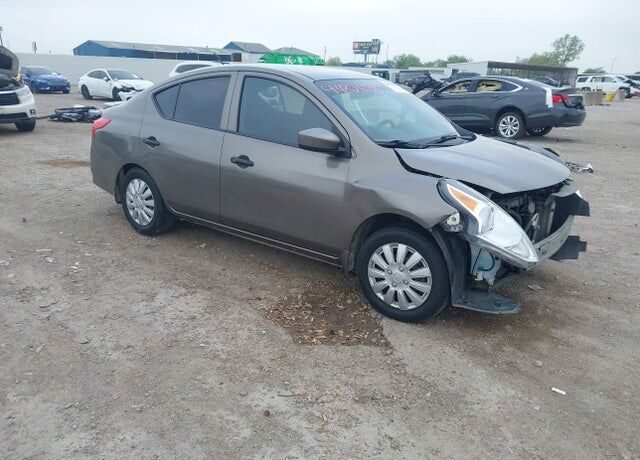 2017 NISSAN Versa