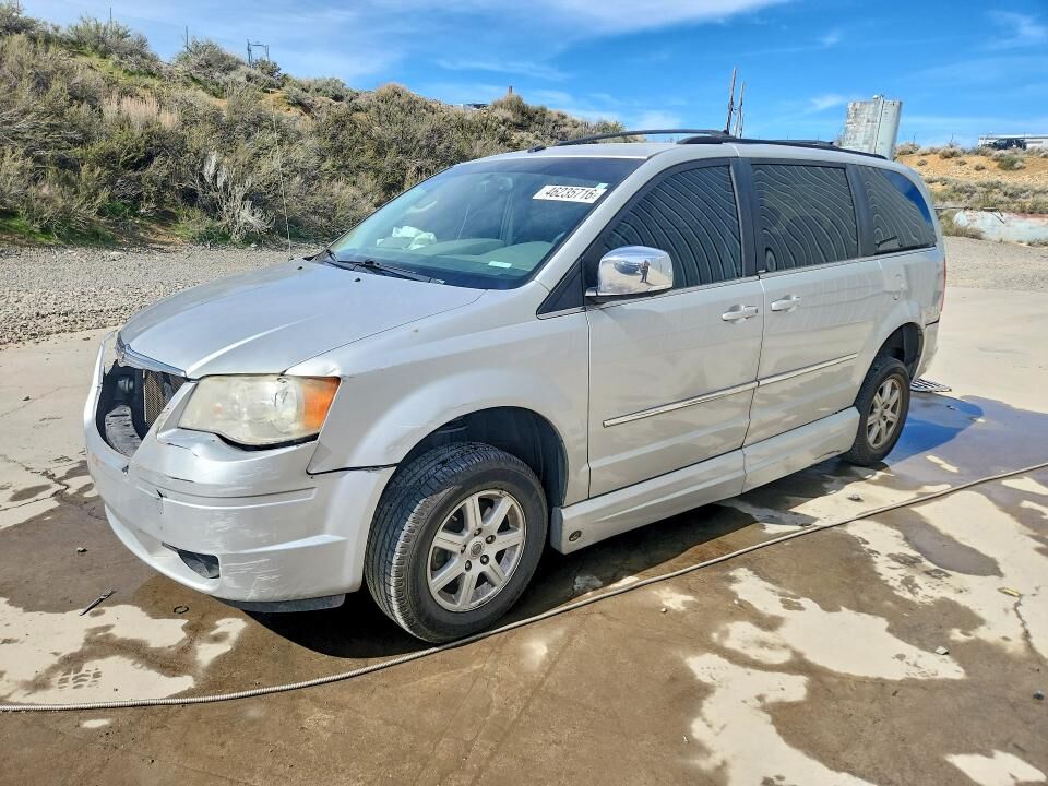 2010 CHRYSLER Town and Country