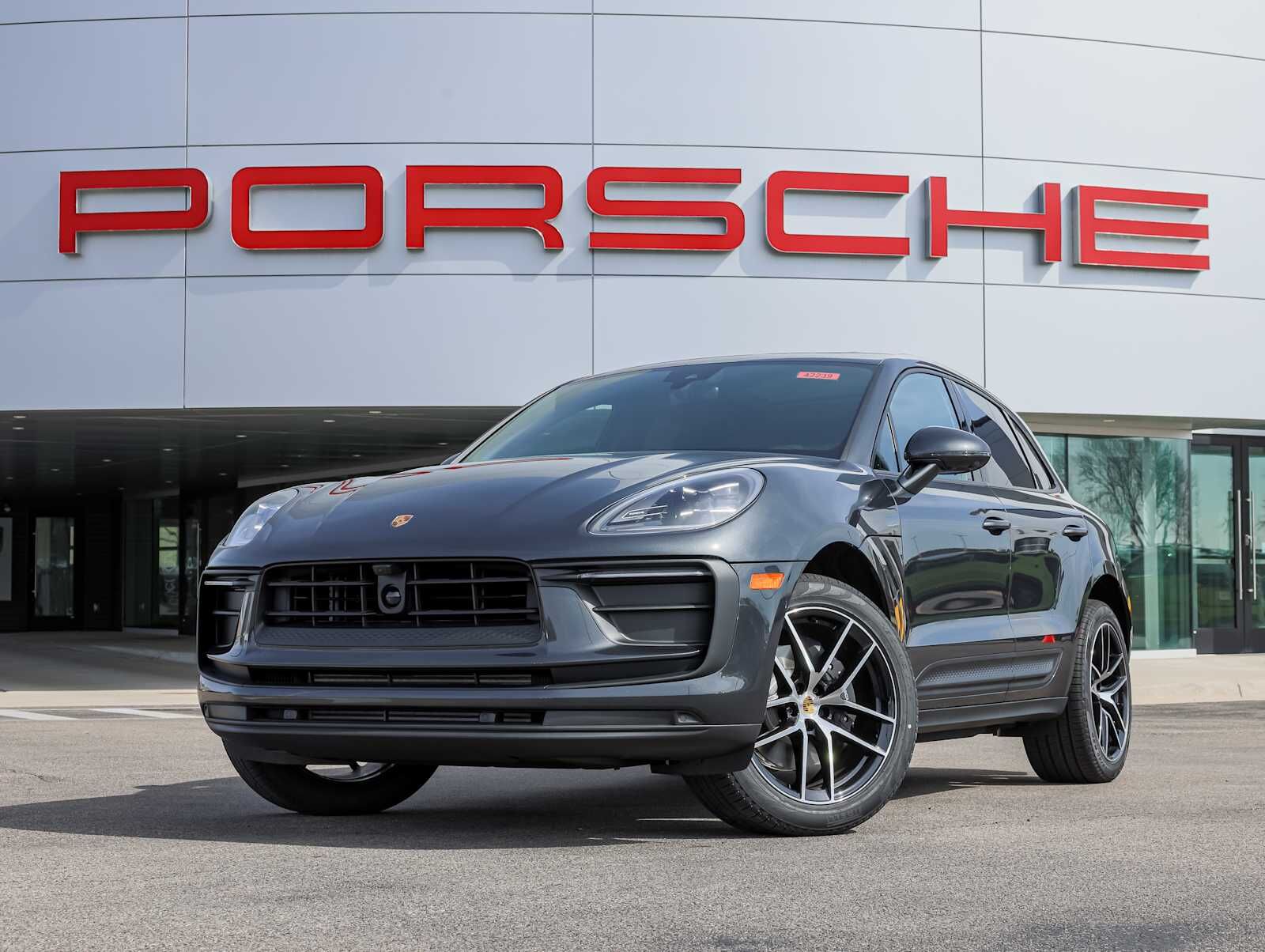 2026 PORSCHE Macan