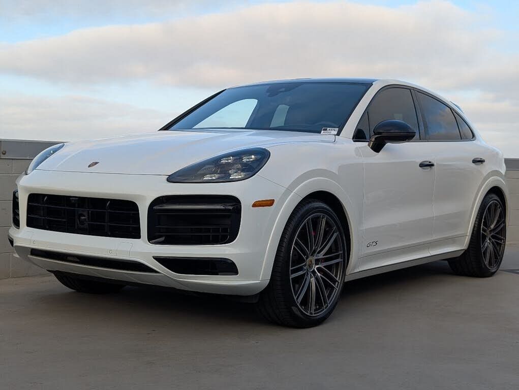 2022 PORSCHE Cayenne