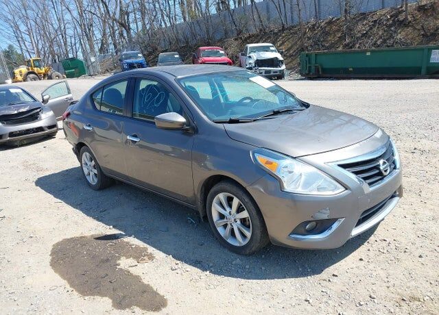 2015 NISSAN Versa