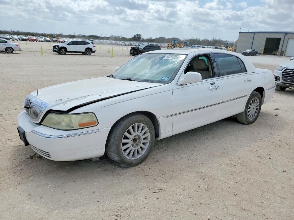 2005 LINCOLN Town Car