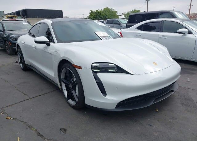 2022 PORSCHE Taycan