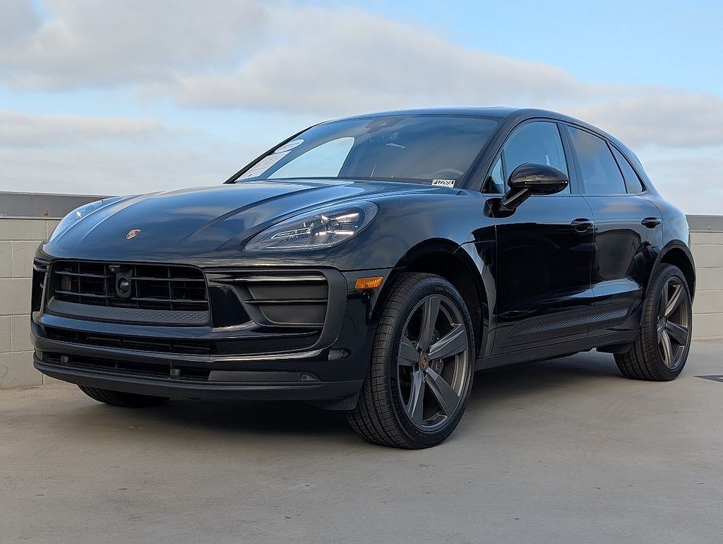 2024 PORSCHE Macan