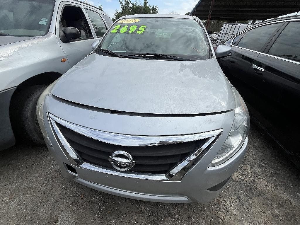 2019 NISSAN Versa