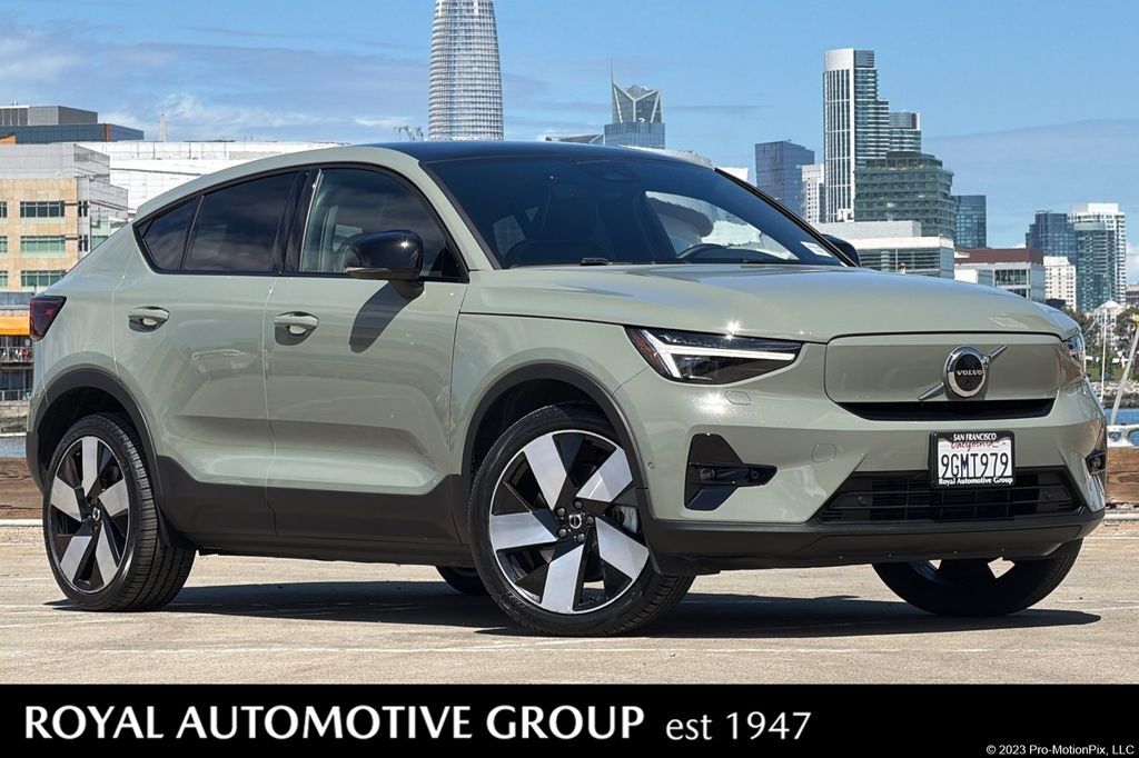 2023 VOLVO C40