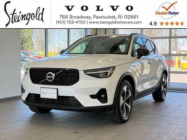 2025 VOLVO XC40