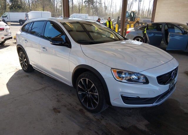 2017 VOLVO V60CC