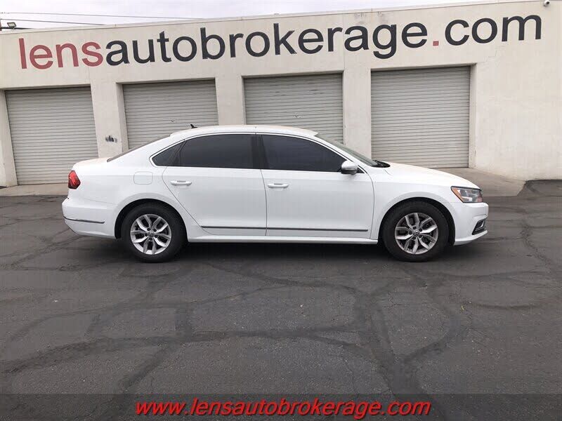 2017 VOLKSWAGEN Passat