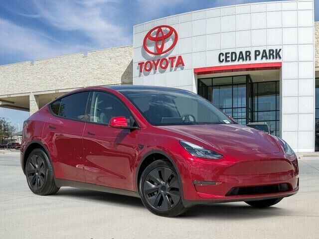 2025 TESLA Model Y