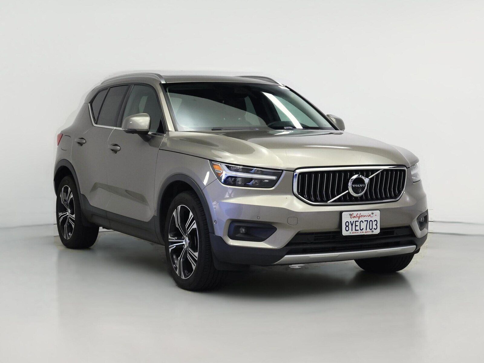 2022 VOLVO XC40