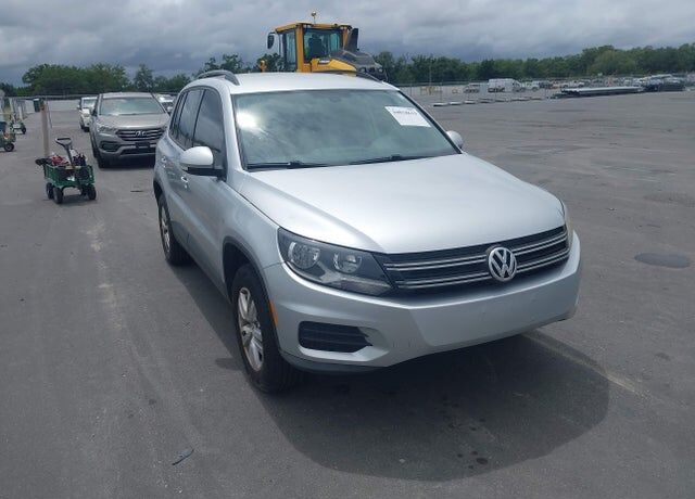 2017 VOLKSWAGEN Tiguan