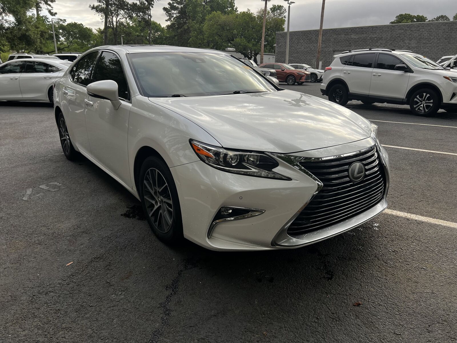 2017 LEXUS ES