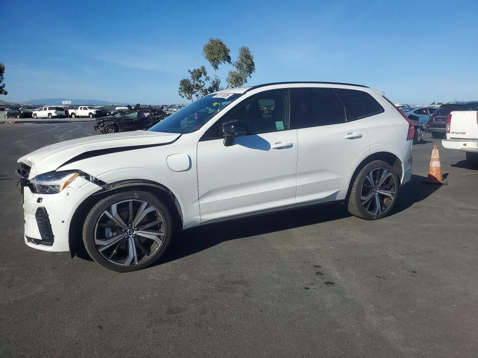 2022 VOLVO XC60