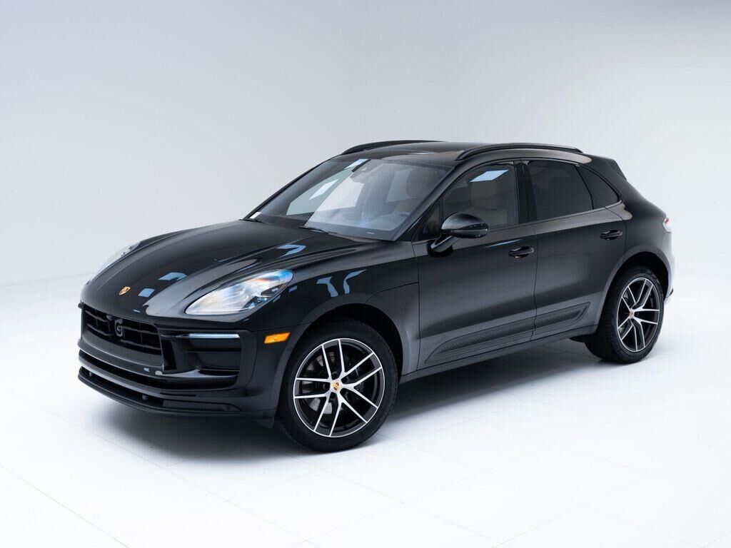 2025 PORSCHE Macan