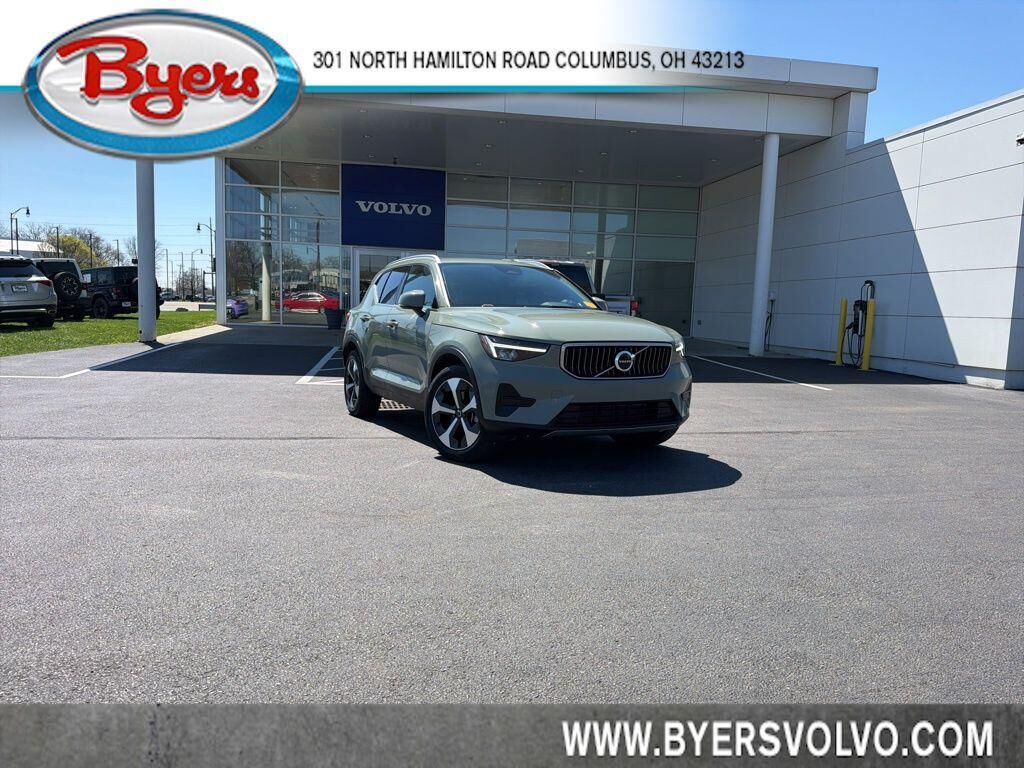 2024 VOLVO XC40