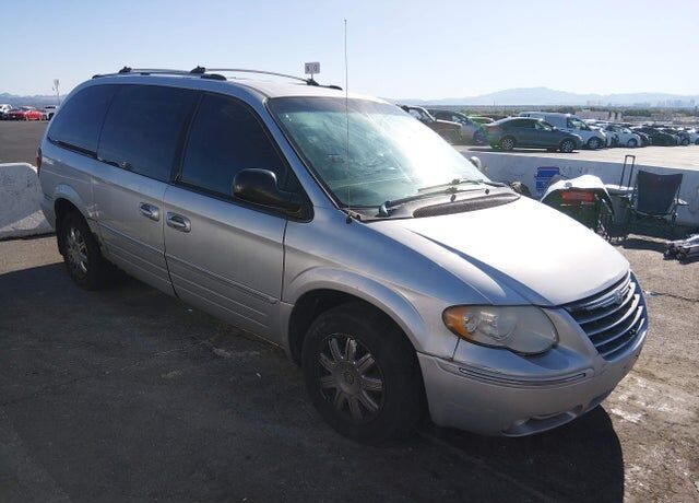 2005 CHRYSLER Town and Country