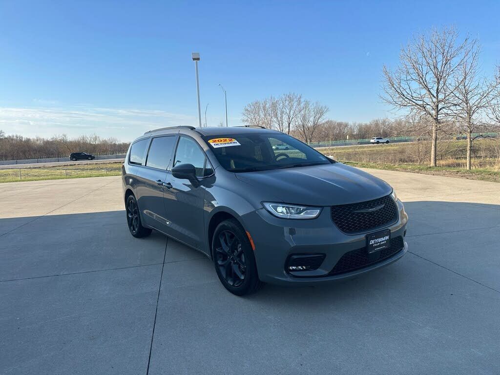 2022 CHRYSLER Pacifica