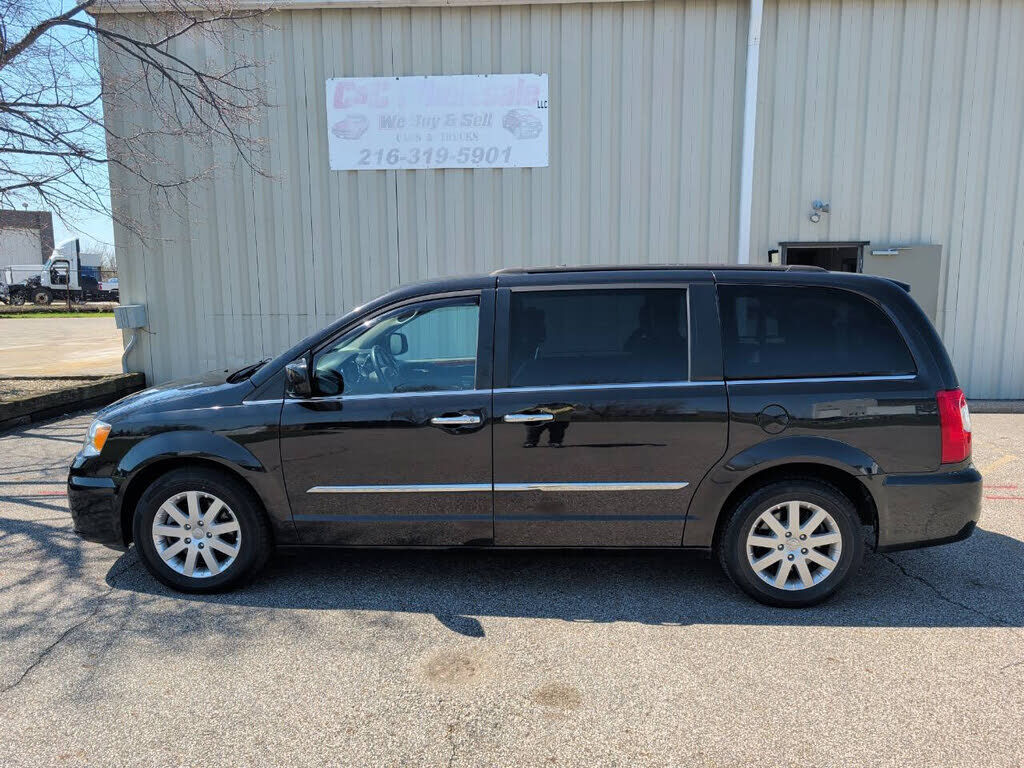 2015 CHRYSLER Town and Country