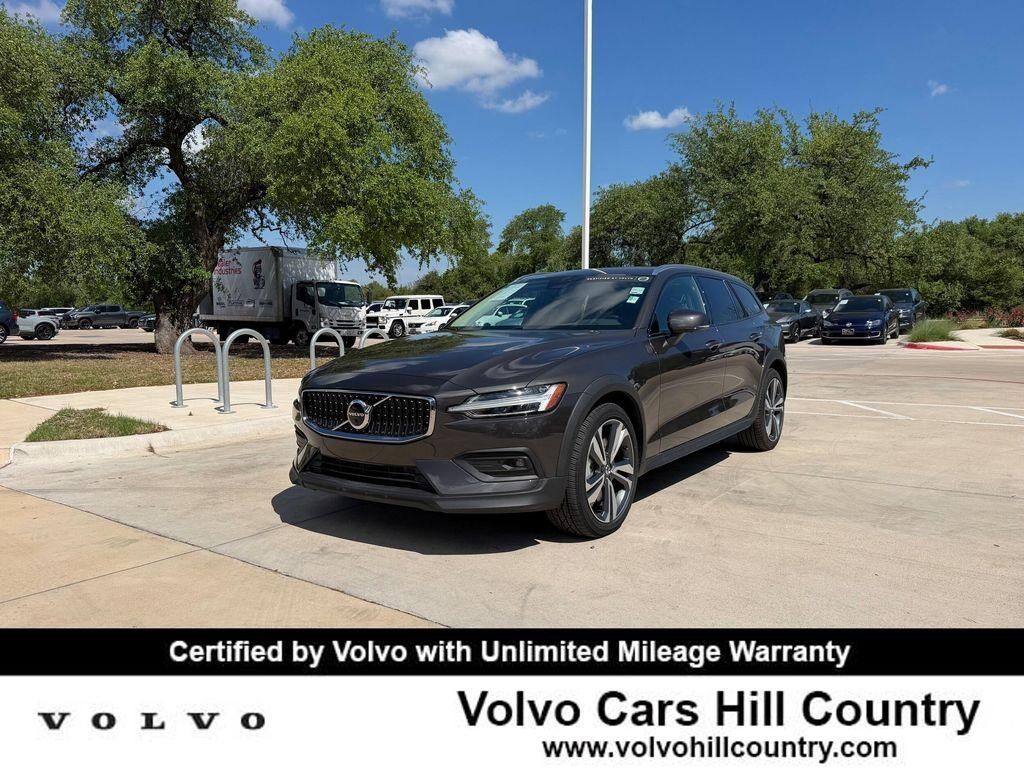 2025 VOLVO V60CC