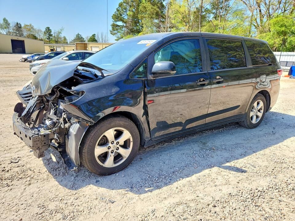 2017 TOYOTA Sienna