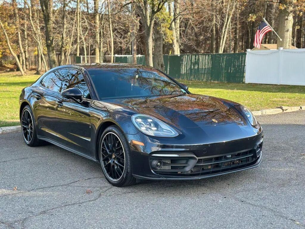 2022 PORSCHE Panamera
